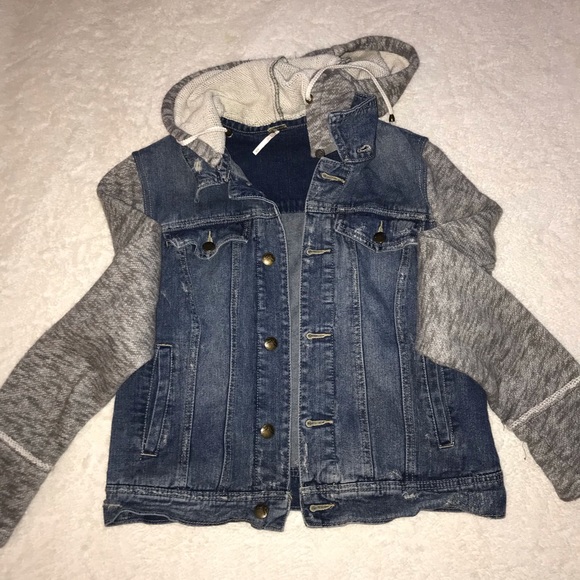 Free People jean jacket. - Picture 2 of 4